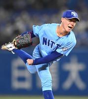 　声を出して力投する日体大・矢沢