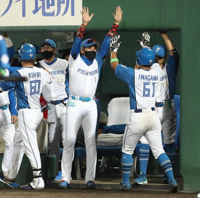 日本ハム　３本塁打でソフトバンクに辛勝逃げ切り　連敗ストップ