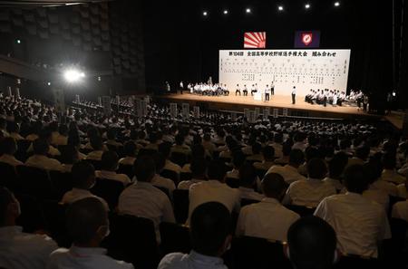 　３年ぶりに各校が集まって行われた第１０４回全国高校野球選手権大会の組み合わせ抽選会