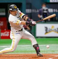 　１回、松田が遊撃に適時内野安打を放つ