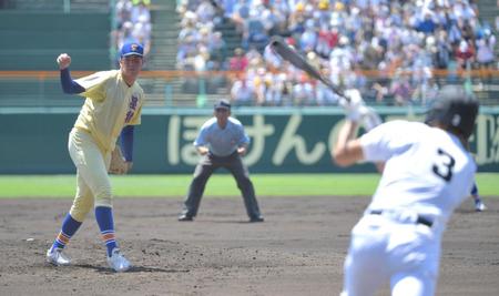 　１回、愛工大名電・山田に先制となる２点適時打を浴びる星稜・マーガード（撮影・北村雅宏）