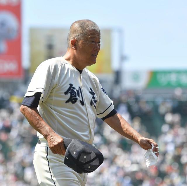 今大会限り退任の創志学園・長沢監督、敗戦も選手称える　今後については「情熱はまだ枯れていない」