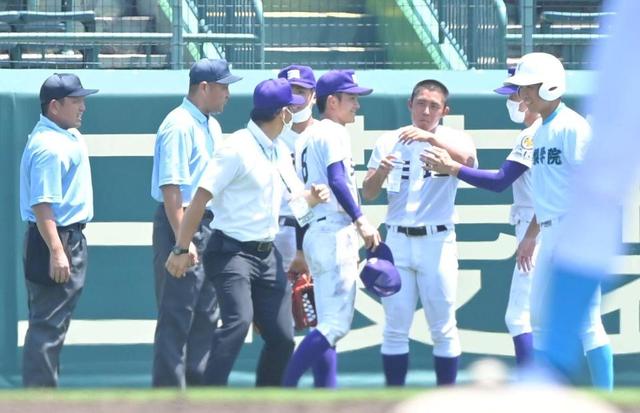 天理の外野手も倒れ込むアクシデント この日２試合で３人目 朝から酷暑の甲子園 野球 デイリースポーツ Online