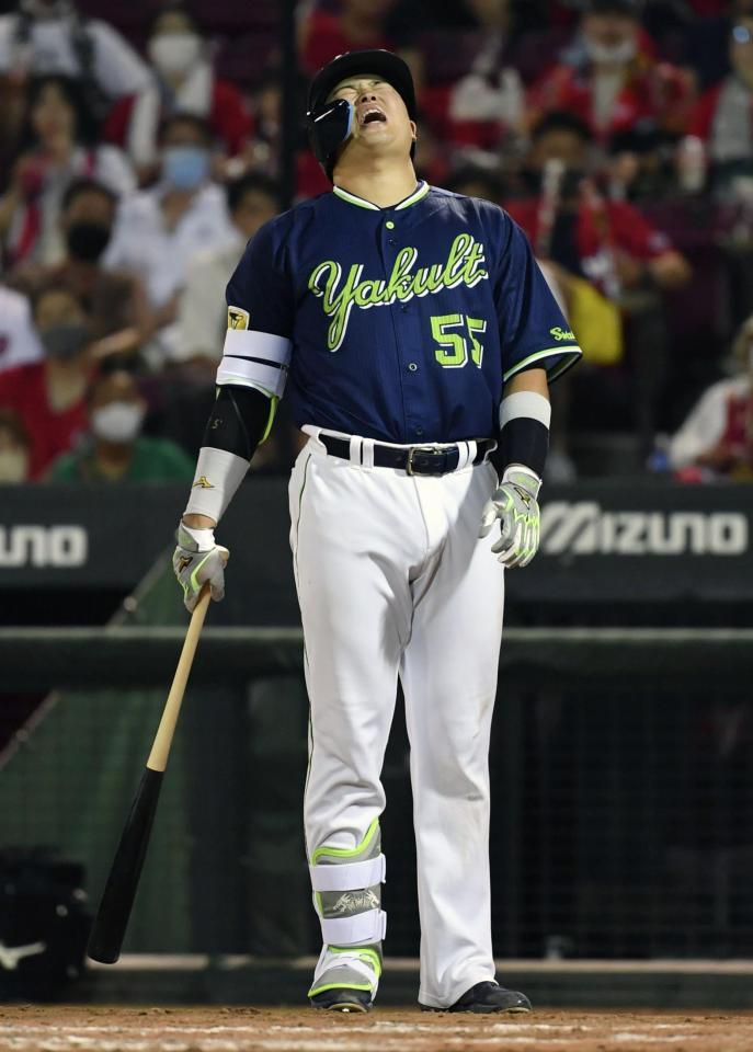 　８回、三邪飛に倒れ天を仰ぐ村上