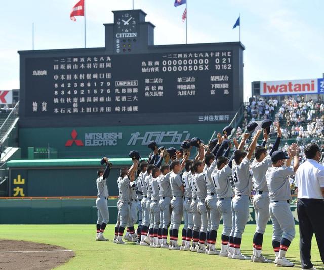 １８人全員起用の仙台育英・須江監督、明かした思い「１番コロナに苦しんだ世代。どんな展開でもと」