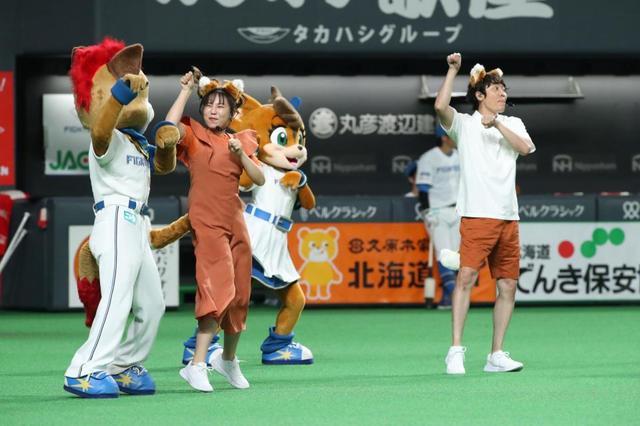 きつねダンスの日本語カバーが札幌Dでお披露目 りさお姉さんとよしお