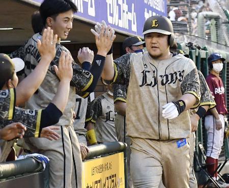 楽１-５西（１２日）西武は中村ソロで先制