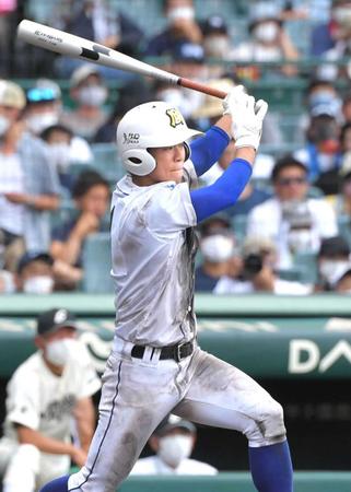 　９回、勝ち越し適時打を放つ明豊・牧野