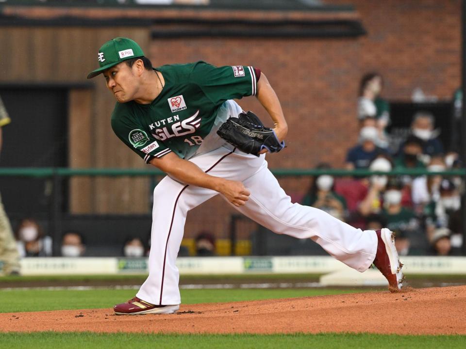 　力投する先発の田中将