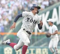 　１回、丸山の安打で激走する大阪桐蔭・松尾（撮影・高部洋祐）
