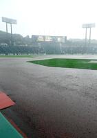 オリックス対ロッテ戦は、試合前の豪雨で中止となった＝ほっともっとフィールド神戸（撮影・山口登）