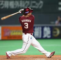 ５回、勝ち越しの中前適時打を放つ浅村（撮影・中島達哉）