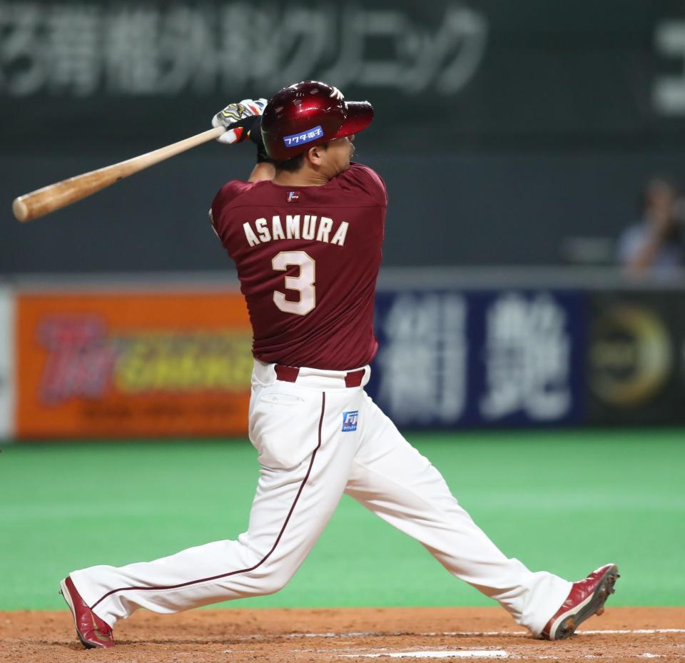 ５回、勝ち越しの中前適時打を放つ浅村（撮影・中島達哉）