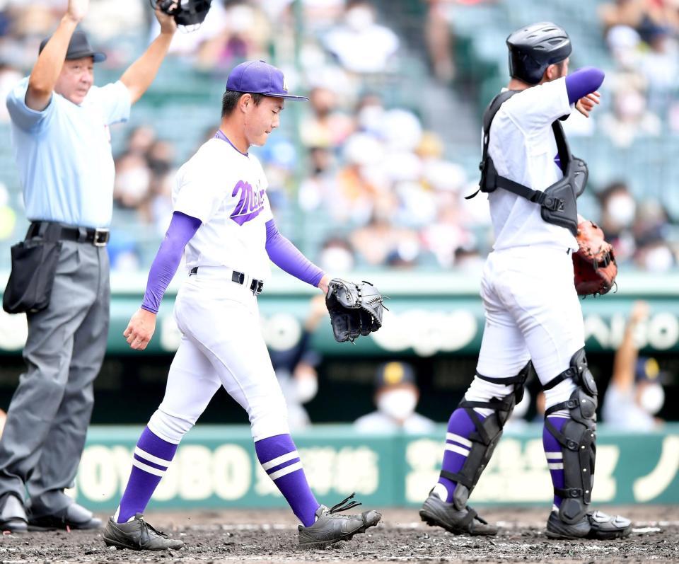 ３回、仙台育英・岩崎生弥に適時打を浴びた愛工大名電・岩瀬法樹（中央）＝撮影・伊藤笙子