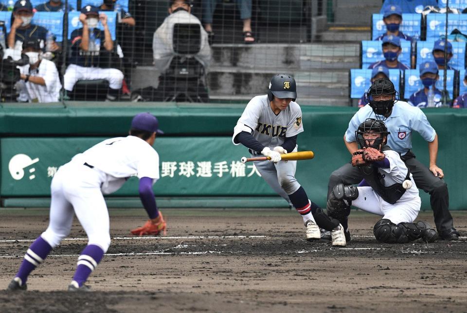 ２回、尾形がスクイズを決める