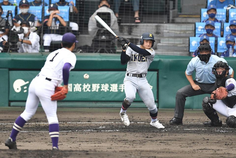 ２回、橋本が中前に適時打を放つ