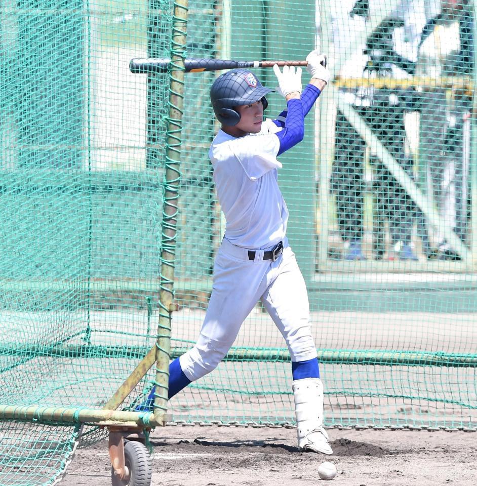　準決勝に向け打撃練習を行う下関国際・仲井慎（撮影・伊藤笙子）