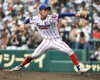 力投する下関国際・仲井慎＝甲子園球場（撮影・石井剣太郎）