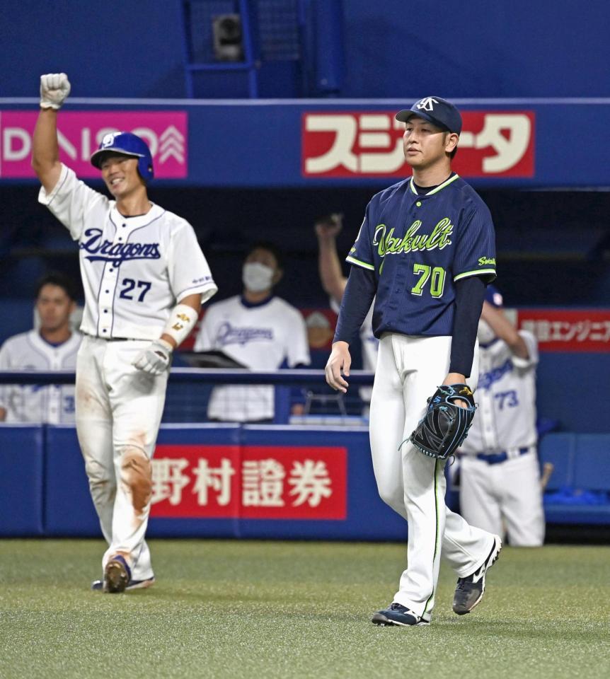 　５回、中日に先制点を許した小沢。左は生還した大野奨