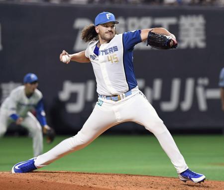 　ソフトバンク戦でノーヒットノーランを達成した日本ハムのポンセ＝札幌ドーム