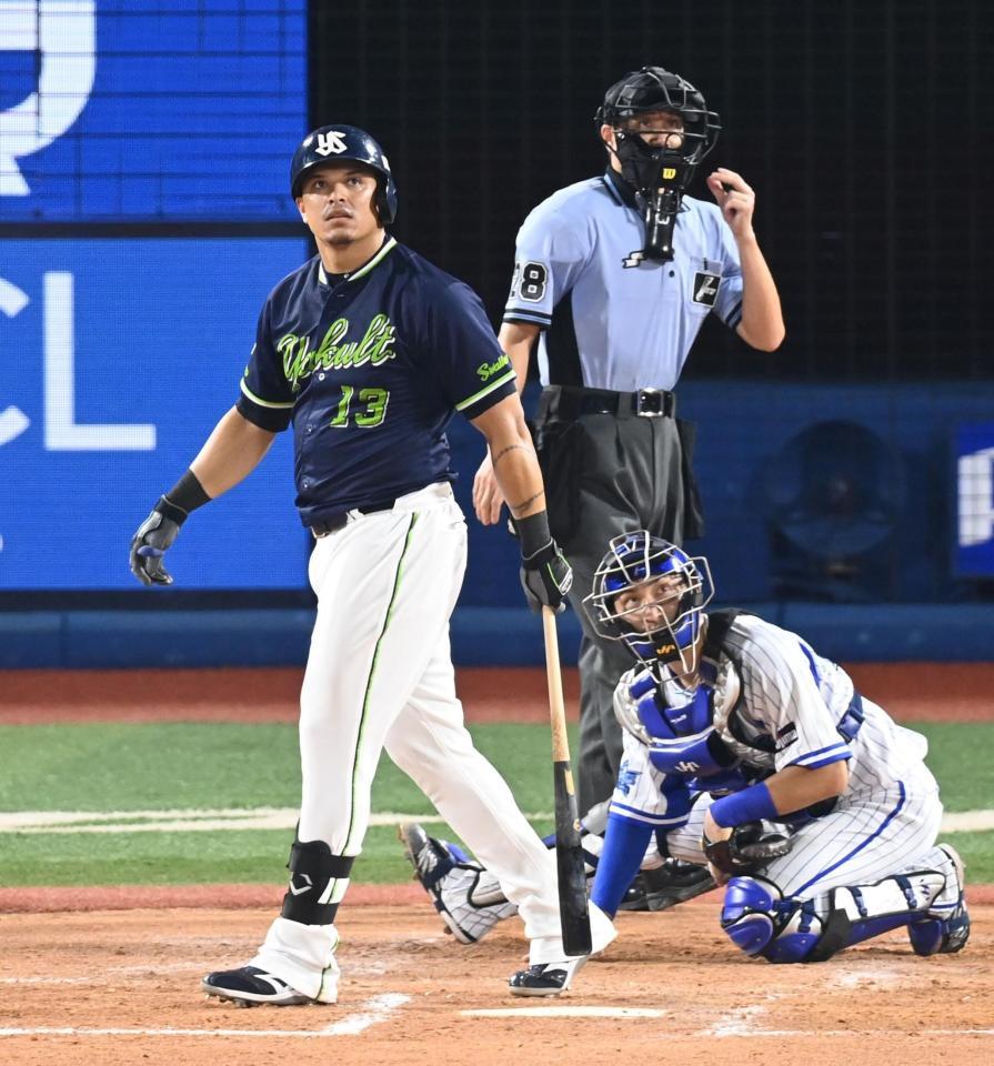 　４回、３ランを放つオスナ（撮影・高石航平）