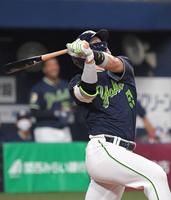 １回、捕邪飛に倒れる村上（撮影・北村雅宏）