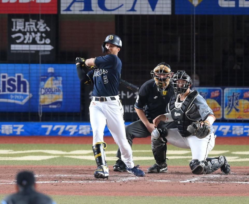 ５回、チーム初安打となる右前打を放つ宗