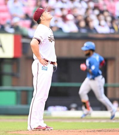 　６回、アルカンタラに２ランを許す田中将（撮影・高石航平）