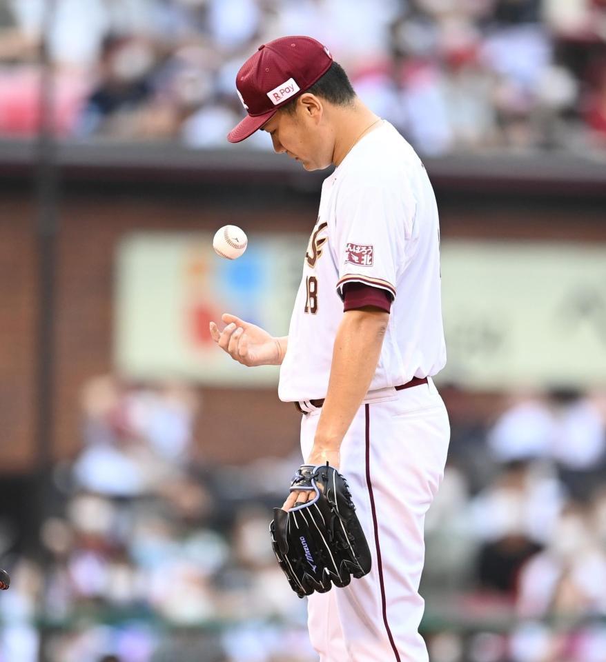 　６回、近藤に同点適時打を許したところで降板となる田中将（撮影・高石航平）