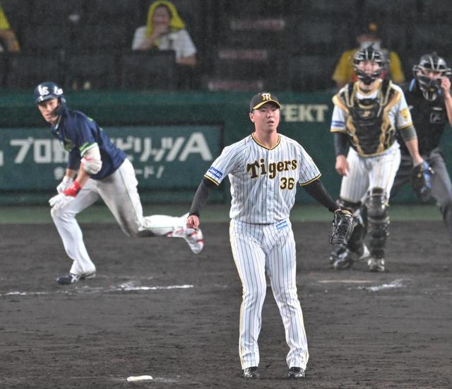 ヤクルトが死闘制す　村上がノムさんに並び、捧げる５２号　塩見が11回にＶ打