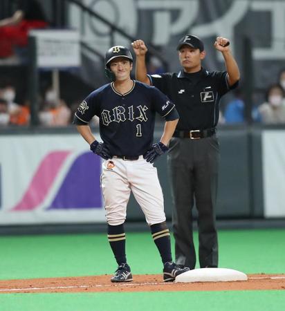 　８回、吉田正の安打でホームへ生還できず、険しい表情の福田（撮影・中島達哉）