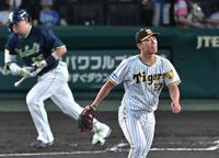 　２回、村上を遊飛に斬る伊藤将（撮影・飯室逸平）