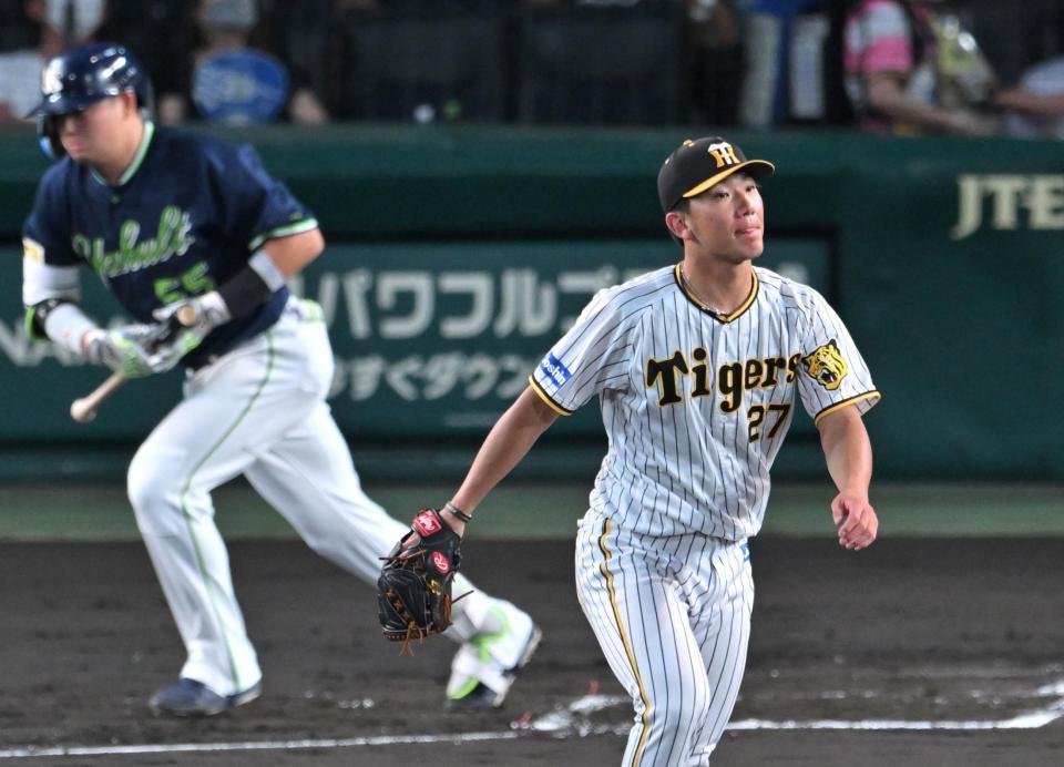 　２回、村上を遊飛に斬る伊藤将（撮影・飯室逸平）