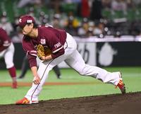 ソフトバンク打線を相手に力投する先発の涌井