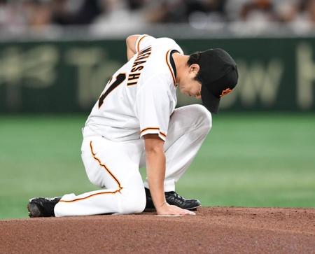 　巨人・桑田投手コーチの現役時代の物まねを披露するＫＡＴ－ＴＵＮの亀梨和也（撮影・棚橋慶太）