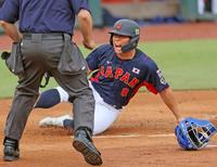 　１回、松尾の右犠飛で、生還する三走浅野