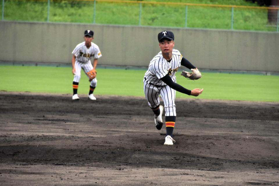 　粘りの投球で完封を果たした帝京五・竹村勇希