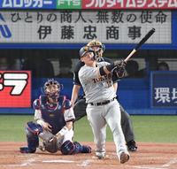 　５回、左越え３ランを放つ中田（撮影・伊藤笙子）