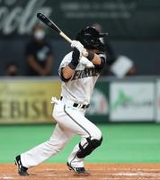 　９回、サヨナラ適時打を放つ上川畑（撮影・中島達哉）