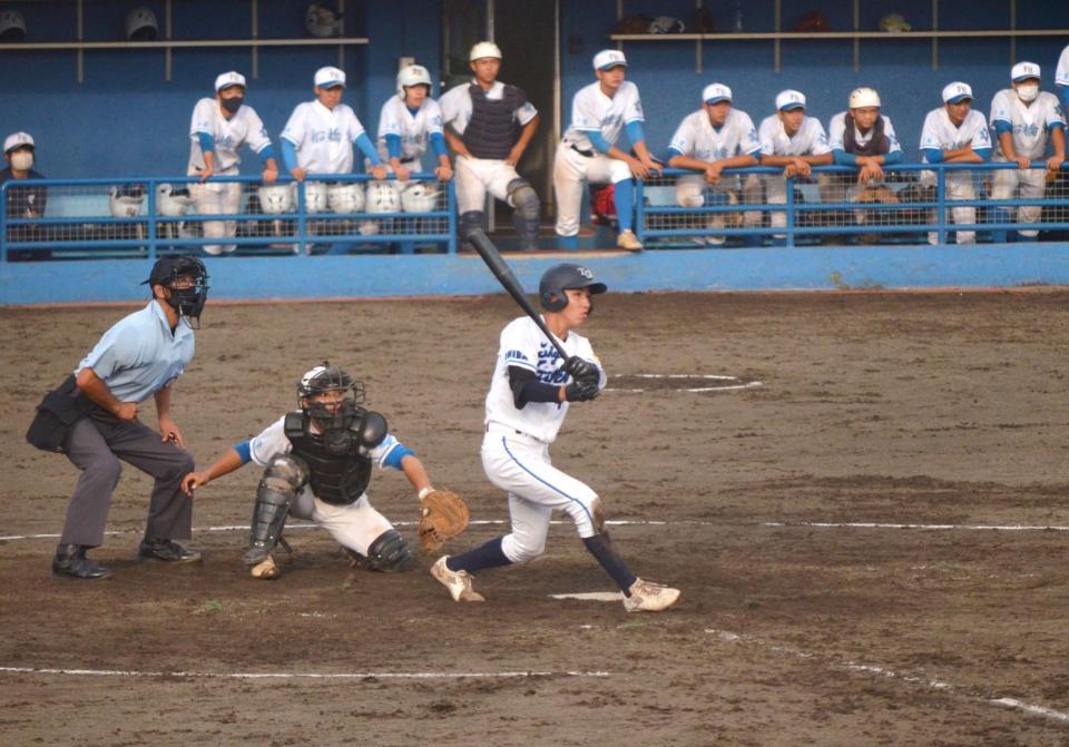 「３番・右翼」で出場し勝利に貢献した東京学館浦安・谷