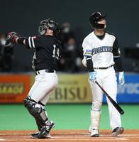 　１回、見逃し三振に倒れる清宮（撮影・中島達哉）