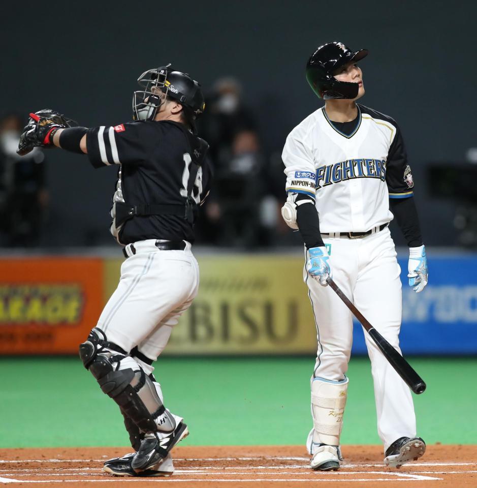 　１回、見逃し三振に倒れる清宮（撮影・中島達哉）