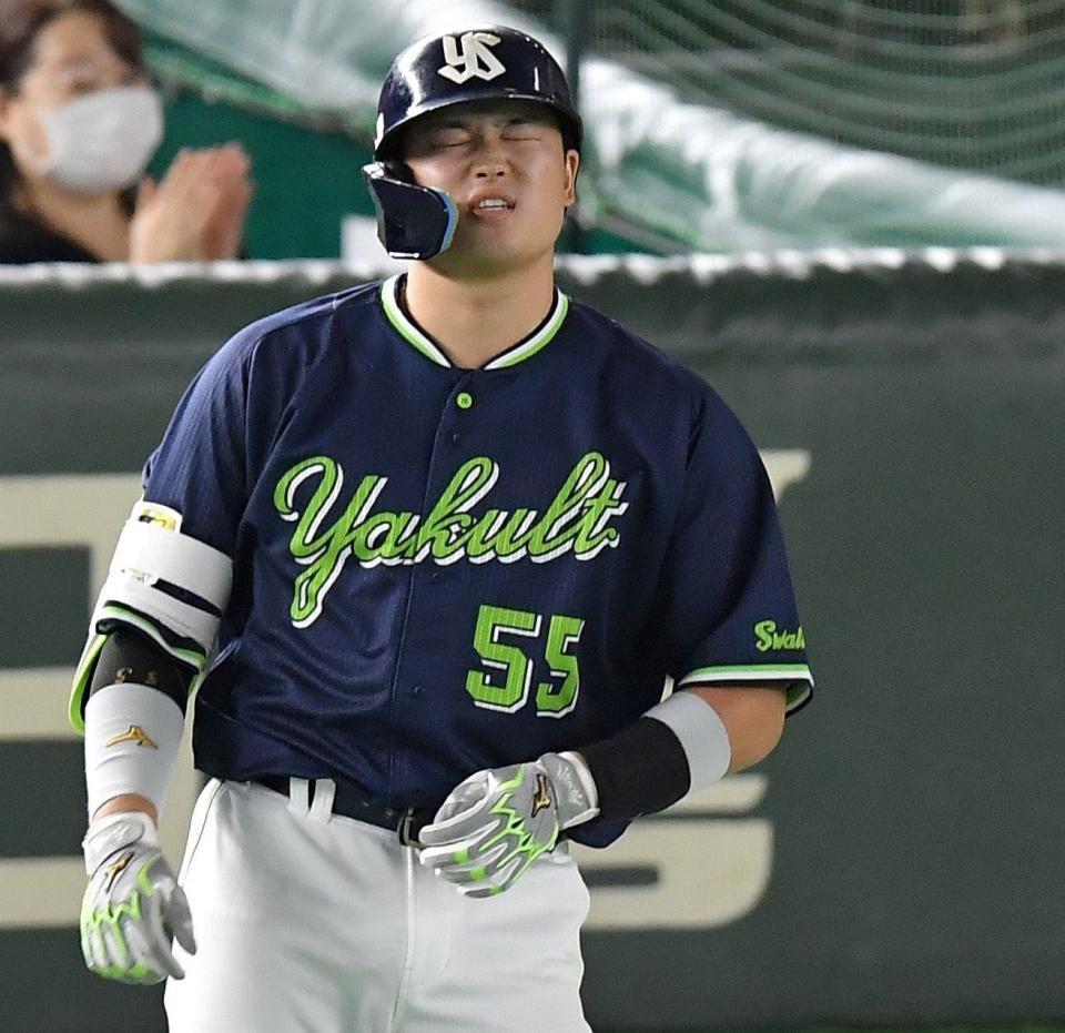 　７回、遊ゴロ併殺打に倒れた村上（撮影・伊藤笙子）