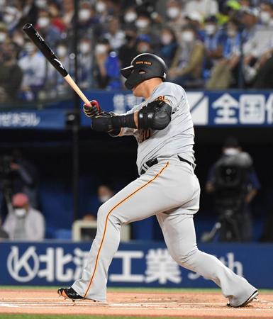 　１回、中田は先制の中前適時打を放つ（撮影・佐藤厚）