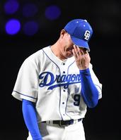 　引退セレモニーに臨む福留（撮影・石井剣太郎）