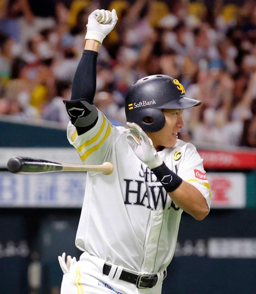 　７回、柳田が左中間に逆転２ランを放つ