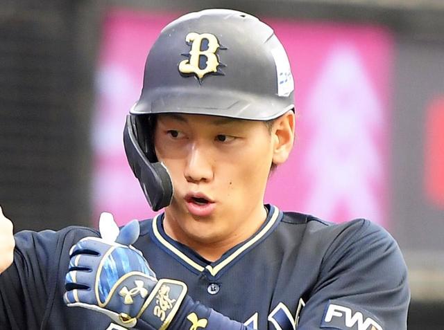 オリックス・吉田正が先制打「大事な一戦なので」本塁生還で泥まみれに