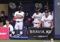 　則本を攻略できず、沈滞ムードのオリックスベンチ（撮影・坂部計介）