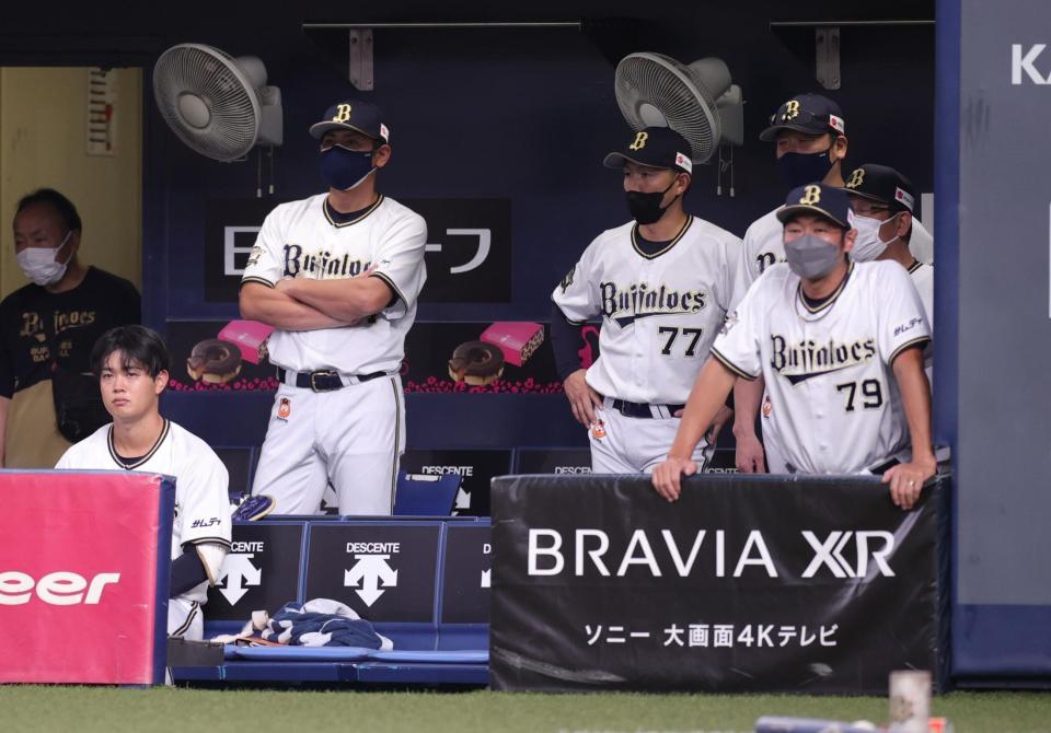 　則本を攻略できず、沈滞ムードのオリックスベンチ（撮影・坂部計介）