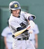 　５回、しぶとく中前打を放った清原勝児（撮影・園田高夫）